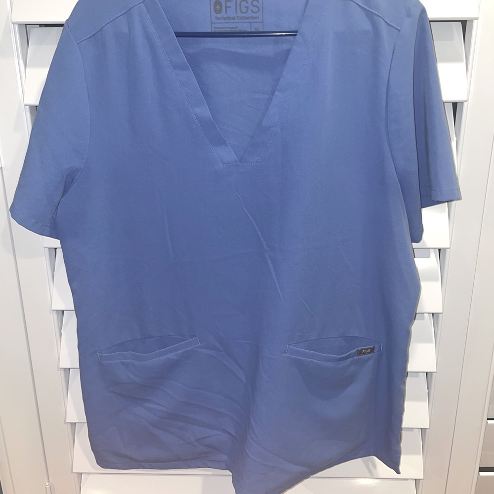 FIGS CEIL BLUE CASMA SCRUB TOP XL